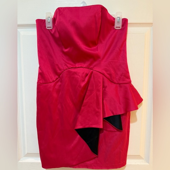 Silvergate Size S Elegant Red Strapless Dress! NWOT! P2P 14 length 24 - Picture 1 of 4